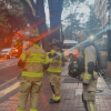 Bomberos de Bogotá atendiendo una emergencia.