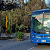 Foto de un bus de TransMiZonal de TransMilenio en una calle de Bogotá.