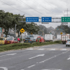 Vehículos transitando por Bogotá.