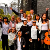 Imagen de varios hombres y mujeres integrantes del Coro Diverso Adultos de Teusaquillo.