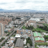 Foto panorámica de un barrio de Bogotá donde se ve un cielo nublado