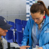 Persona de salud orientando a un paciente 