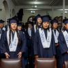 Foto de un grupo de mujeres en una graduación