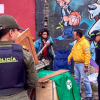Foto de funcionarios del Distito en un operativo de limpieza en Bogotá.