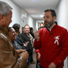 Foto de la entrega de una vivienda a una familia por parte del alcalde Carlos Fernando Galán.