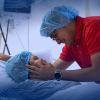 Personas en un hospital en Bogotá.