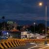 Foto de una vía en Bogotá con alumbrado público. 