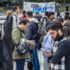 Foto de una feria de empleo en Bogotá.