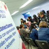 Foto de una feria de empleo en Bogotá.
