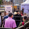 Foto de una feria de empleo en Bogotá.