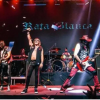 Imagen de una banda de rock en tarima.