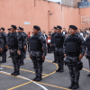 Guardianes de la Cárcel Distrital certificados en operaciones tácticas para el manejo de equipos antimotines.