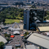 Foto panorámica de Bogotá que muestra edificios y personas