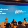 Foto que muestra personas hablando en un auditorio