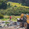 Foto de funcionarios del Distrito en un operativo de limpieza 