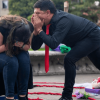 Hombre gritándole a una mujer.