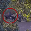 Imagen capturada por cámara de vigilancia del C4, en la que se ve al expendedor de droga vendiéndola.