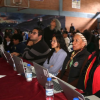 Foto de grupo de docentes como jurados de un evento escolar en el aula múltiple de un colegio.