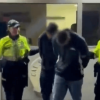 Dos hombres capturados por la Policía.