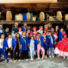 Foto que muestra un grupo de niños y adultos de la localidad de Sumapaz que participaron en muestras artísticas.