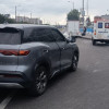 Foto de una vía de Bogotá donde hay distintos carros y una ambulancia