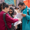 Foto que muestra personas hablando 