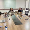 Foto de funcionarios del distrito en una reunión.