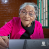 Foto que muestra una mujer sonriente 