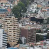Vista panorámica de un sector urbano de Bogotá con edificaciones residenciales y comerciales de diferentes alturas. En primer plano se observan varios edificios de apartamentos y oficinas.