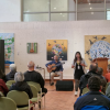 Imagen de mujer en escenario en las Bibliotecas públicas de Bogotá