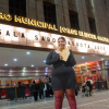 Imagen de una de las ganadoras de Sabor Bogotá a las afueras de la gala en el Tatro Gaitán.