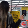 Foto de botón de alerta en TransMilenio