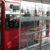 Foto de un bus de TransMilenio estacionado