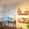 Una tienda de artículos de cuero y bisutería en Bogotá