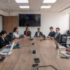 Delegados de Bogotá y Corea conversando sobre la posibilidad de invertir en emprendimientos bogotanos