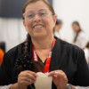 Foto de una vendedora del IPES en procesos de formación gratis en Bogotá.