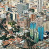 Foto aéra de Bogotá con vista en el centro de la capital.
