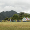 Foto de camping en el embalse de El Neusa en Cundinamarca, a hora y media de Bogotá.