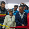 Foto del alcalde Carlos Fernando Galán y adultos mayores durante la apertura de 'Gran Refugio'. 
