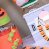 Productos alusivos a Halloween en una feria promovida por la Secretaría Distrital de Desarrollo Económico