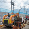 Foto de maquinaria y funcionarios del Distrito en la invertención de espacio público en el barrio San Bernardo.