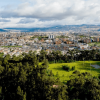 Foto panorámica de Bogotá que muestra árboles y edificios 