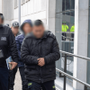 Foto de Policías capturados, esposados. 