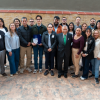 Foto de funcionarios del FONCEP con estudiantes de Honduras
