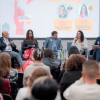 Foto de participantes del foro.
