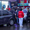 Foto de funcionarios del Distrito durante intervención en el barrio Siete de Agosto contra el hurto de vehículos..