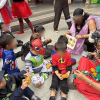 Foto de niños disfrazados.