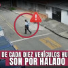 Captura de cámara de seguridad con hombre caminando por la calle