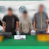 Foto de capturados en Bogotá junto a policías