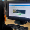 Foto de una mujer en página de la Secretaría de Movilidad.